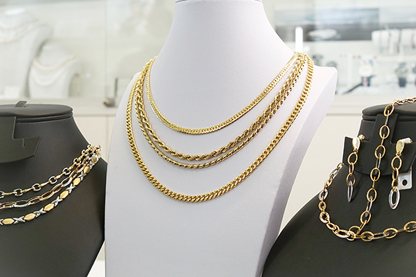 Halsschmuck lokal kaufen